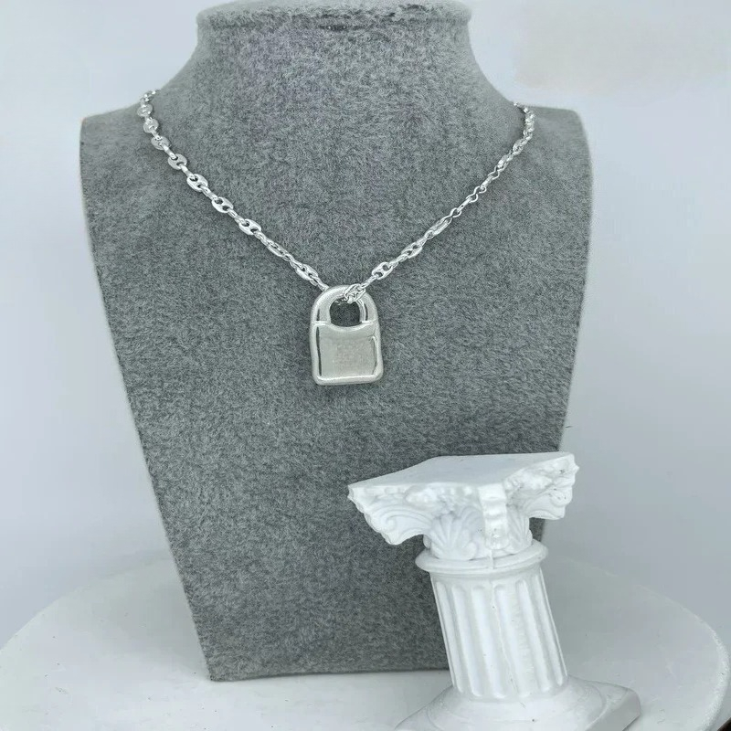 Accessori da donna con collana - Chain Lock Combination recensione e prezzo