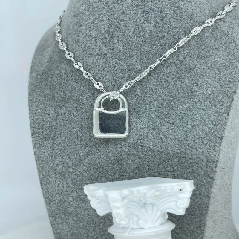 Accessori da donna con collana - Chain Lock Combination recensione e prezzo