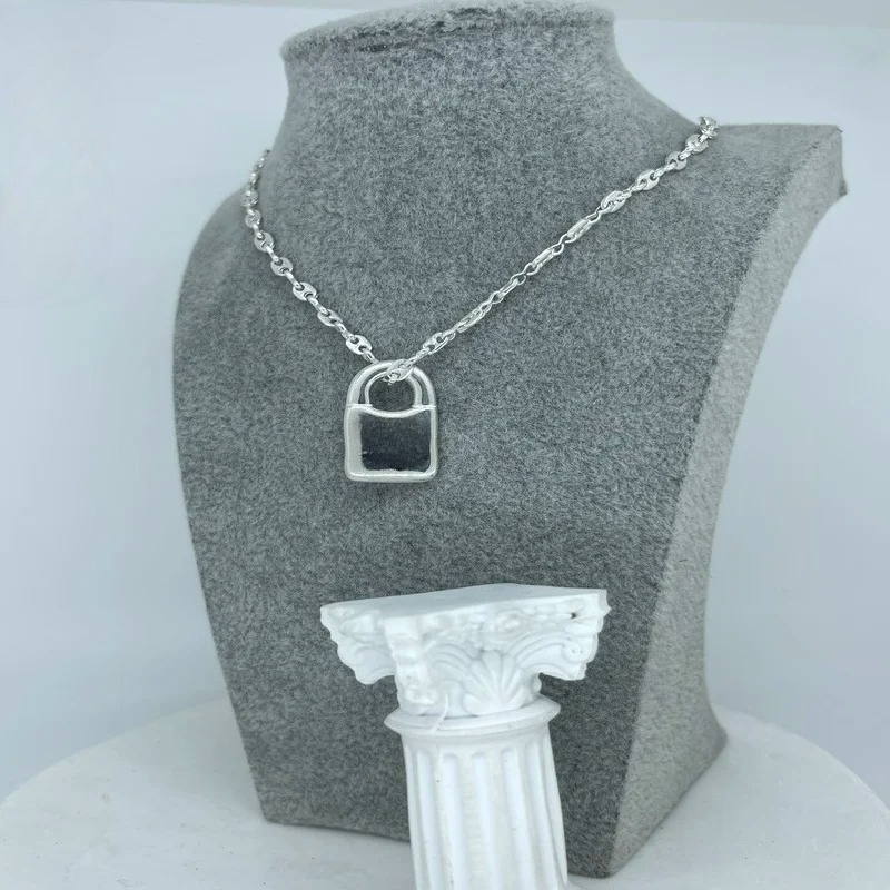 Accessori da donna con collana - Chain Lock Combination recensione e prezzo